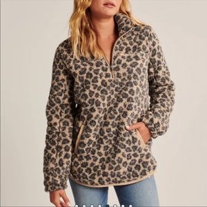 ABERCROMBIE & FITCH • SHERPA HALF-ZIP SWEATSHIRT xs animal print